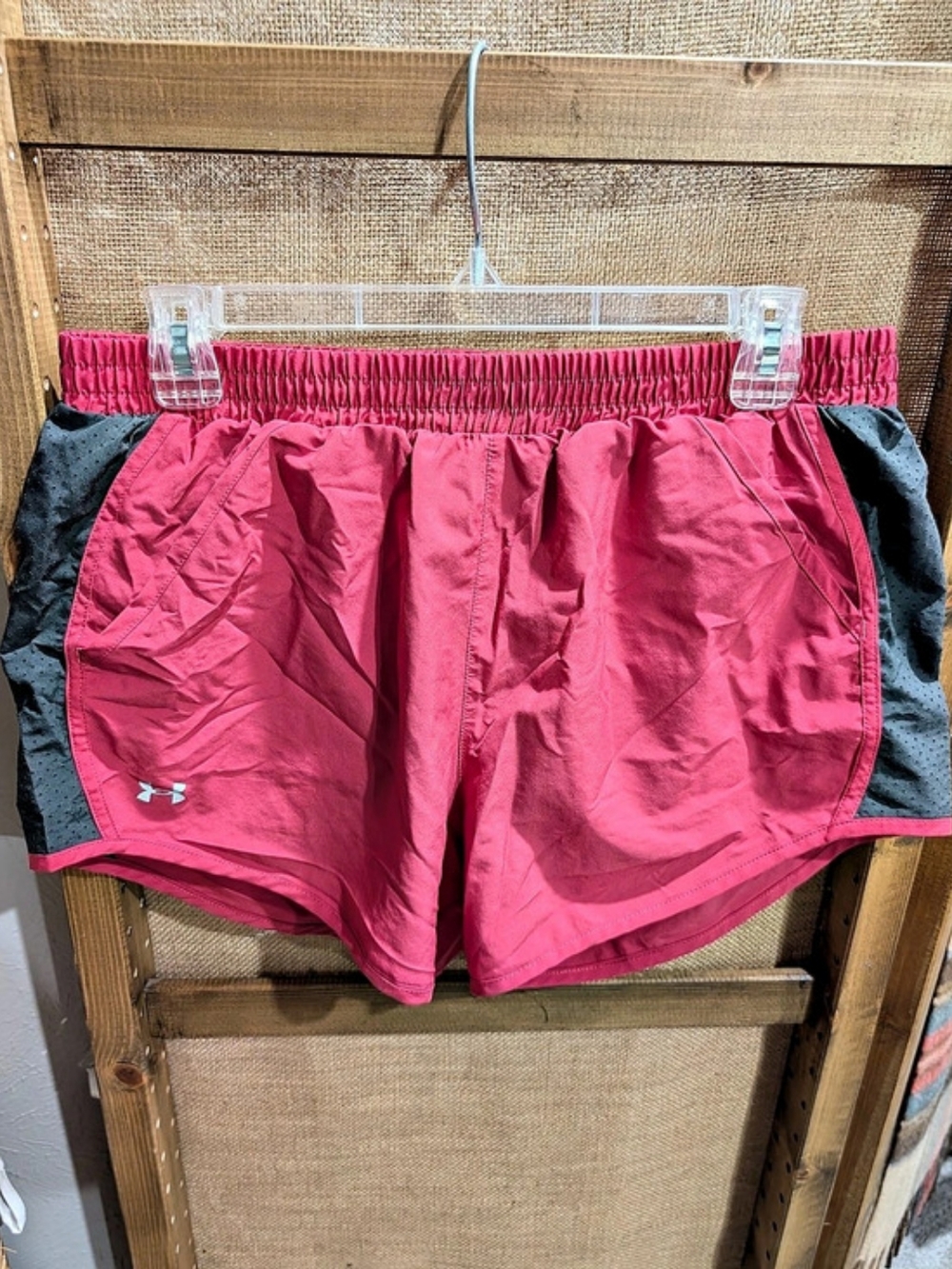 Under Armour Play Up Shorts Athletic Shorts in Pink & Black Size Medium Like New
